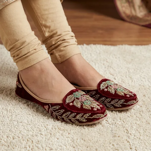 Maroon_Synthetic_Leather_Jutti_For_Women