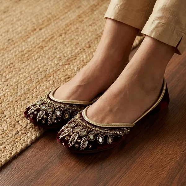 Maroon_Synthetic_Leather_Jutti_For_Women