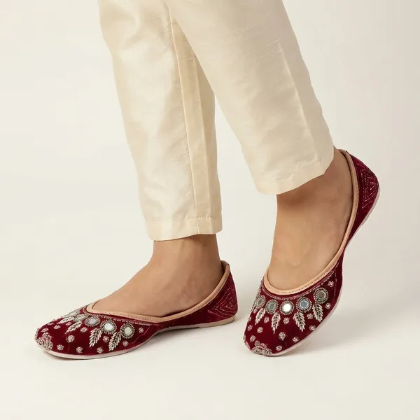 Red_Synthetic_Leather_Jutti_For_Women
