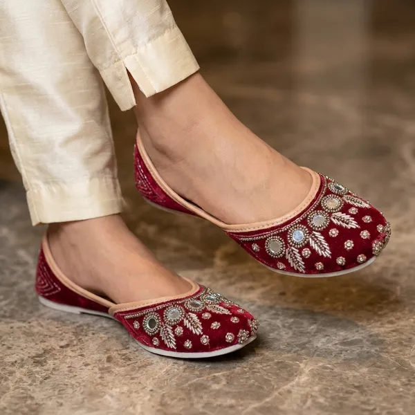 Red_Synthetic_Leather_Jutti_For_Women