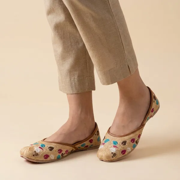 Cream_Synthetic_Leather_Jutti_For_Women