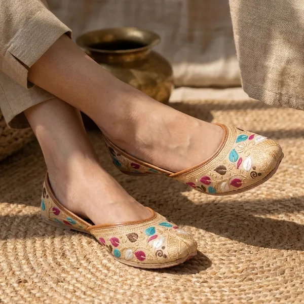 Cream_Synthetic_Leather_Jutti_For_Women