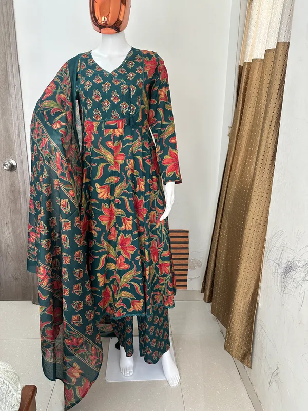 Green_Cotton_Kurta_Set_With_Dupatta_For_Women
