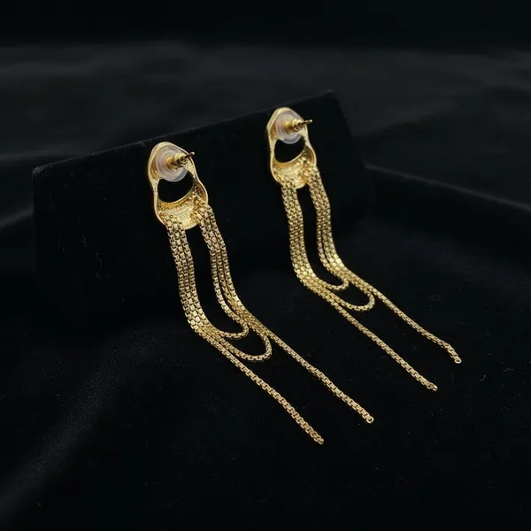 Avni_Long_Style_Golden_Earrings