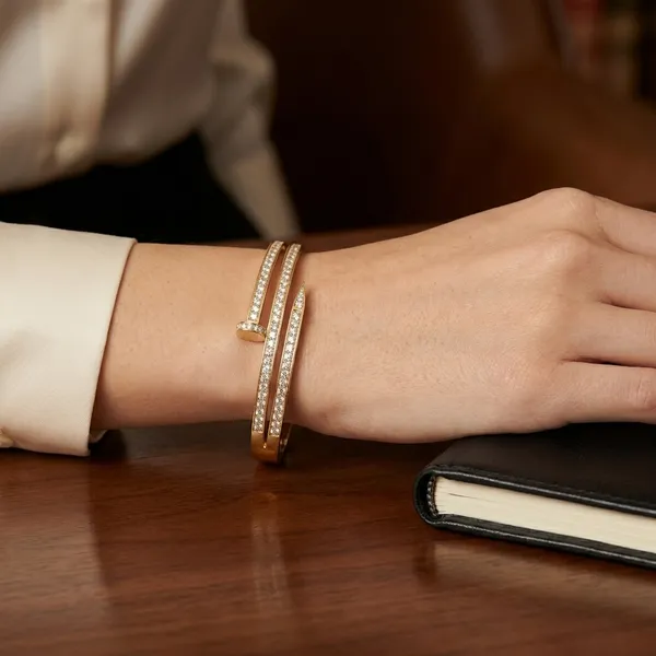Golden_Nail_Style_Bracelet