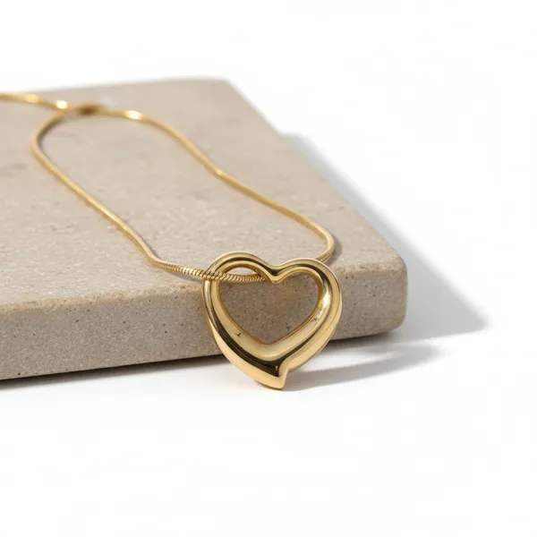 Siya_Sleek_Golden_Necklace