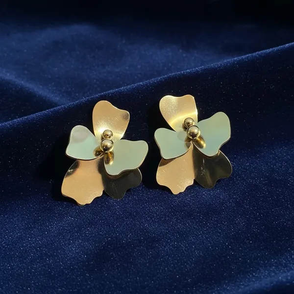 Floral_Style_Golden_Studs