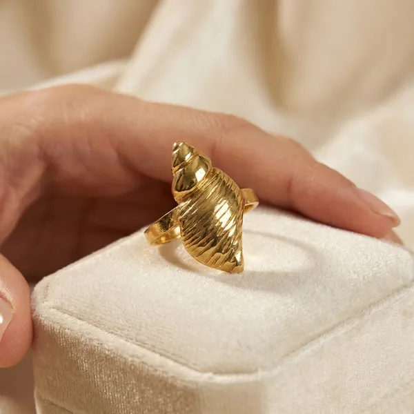Anika_18K_Gold_Ring