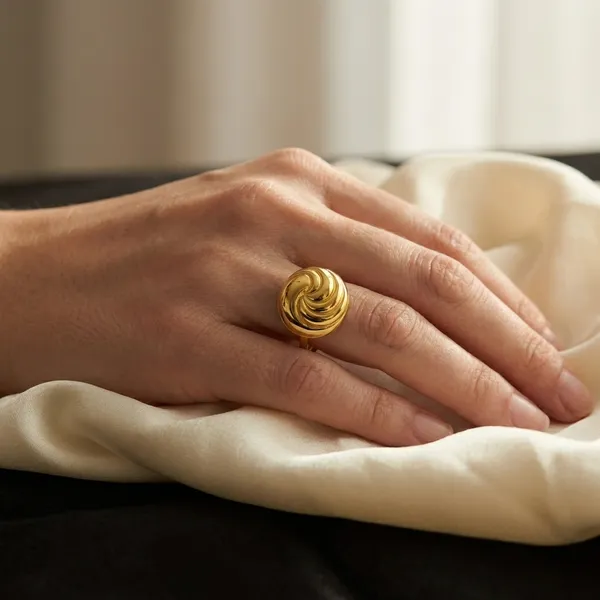 Jiya_18K_Gold_Ring