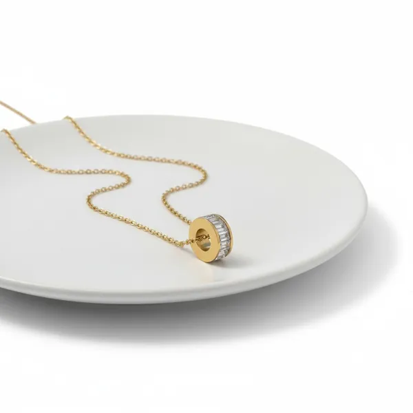 Alina_Sleek_Golden_Necklace
