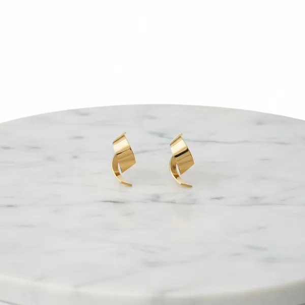 Kiara_Long_Style_Golden_Earrings