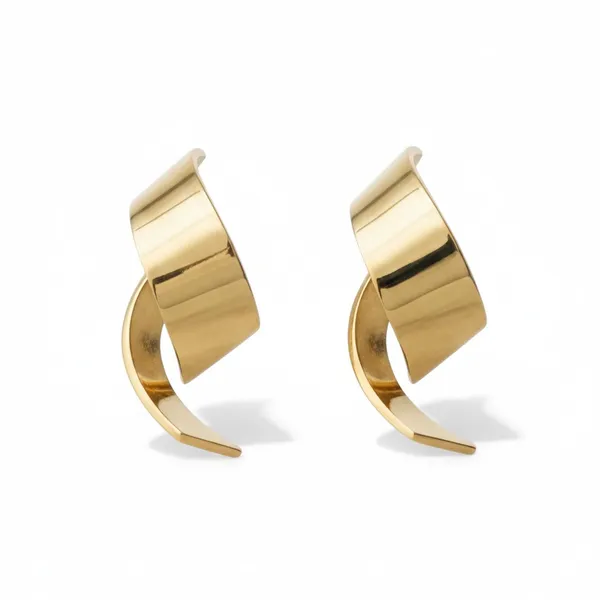 Kiara_Long_Style_Golden_Earrings