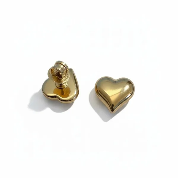 Heart_Shape_Gold_Studs_Earrings
