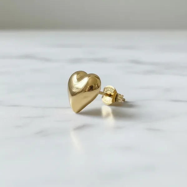 Heart_Shape_Gold_Studs_Earrings