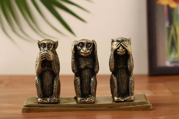 Brass_3_Monkey_7_Inches_And_1_4_Kg_Ethnic_Design_Handmade_Statue_For_Home_Decor_Office_Counter_Decorative_Antique_Figurine_Handcrafted_Unique_Piece_Showpiece_Vastu_Animal_Gift_Item