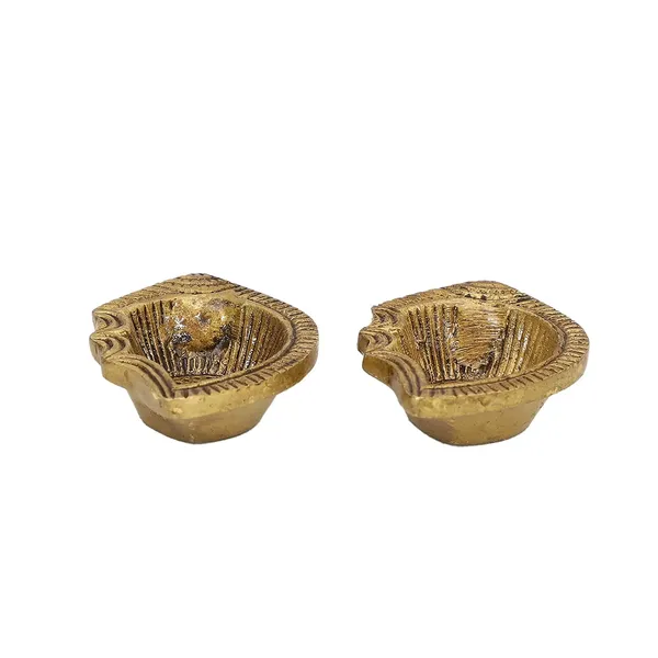 Brass_Akhand_Diya_3_Inches_And_250G_Pair_Small_Ethnic_Design_Handmade_Curved_Oil_Wick_Antique_Kuber_Deepak_Lamp_For_Home_Decor_Temple_Puja_Office_Counter_Diwali_Decoration_Festival_Gift