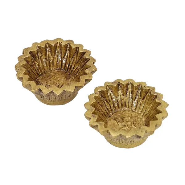 Brass_Akhand_Diya_Pair_Handmade_Curved_Oil_Wick_Antique_Kuber_Deepak_For_Home_Decor_Temple_Puja_Office_Decoration_Festival_Gift_3_Inches_And_250G_Pack_Of_2