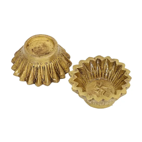 Brass_Akhand_Diya_Pair_Handmade_Curved_Oil_Wick_Antique_Kuber_Deepak_For_Home_Decor_Temple_Puja_Office_Decoration_Festival_Gift_3_Inches_And_250G_Pack_Of_2