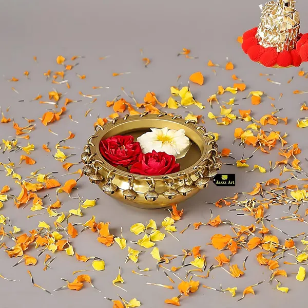 Brass_Urli_Bowl_With_Bells_Uruli_Pot_For_Home_Decor_Floating_Flowers_Candle_Lamp_Diwali_Decoration_Gift_Showpiece_6_Inches_1Kg_Golden_4_L