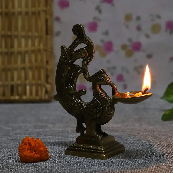 Brass_Peacock_Diya_16_6_18_Cm_800G_Ethnic_Design_Handmade_Curved_Oil_Wick_Antique_Deepak_Lamp_For_Home_Decor_Temple_Puja_Office_Counter_Diwali_Decoration_Festival_Gift_Dark