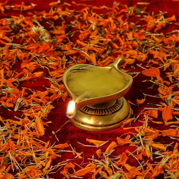 Brass_Leaf_Diya_3_Inches_And_250G_Small_Size_Ethnic_Design_Handmade_Curved_Oil_Wick_Antique_Kuber_Deepak_Lamp_For_Home_Decor_Temple_Puja_Office_Counter_Diwali_Decoration_Festival_Gift