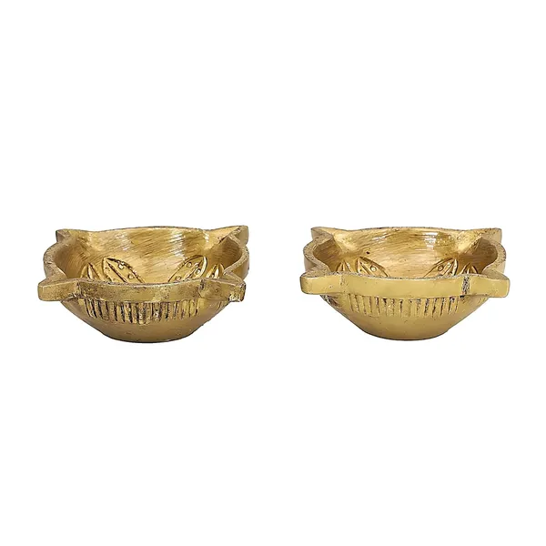 Brass_4_Inches_And_500G_4_Side_Akhand_Small_Diya_Ethnic_Design_Handmade_Curved_Oil_Wick_Antique_Kuber_Deepak_Lamp_For_Home_Decor_Temple_Puja_Office_Decoration_Festival_Gift_Pack_Of_2