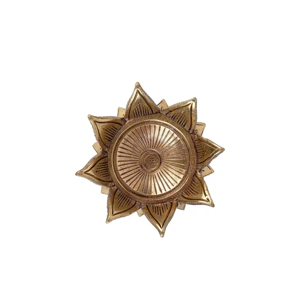 Brass_Akhand_Diya_Small_Ethnic_Design_Handmade_Curved_Oil_Wick_Antique_Kuber_Deepak_Lamp_For_Home_Decor_Temple_Puja_Office_Counter_Decoration_Festival_Gift_11_11_7_Cm_500Gm