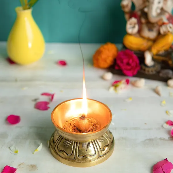 Brass_Akhand_Diya_Small_Ethnic_Design_Handmade_Curved_Oil_Wick_Antique_Kuber_Deepak_Lamp_For_Home_Decor_Temple_Puja_Office_Counter_Decoration_Festival_Gift_8_8_5_Cm_And_400G