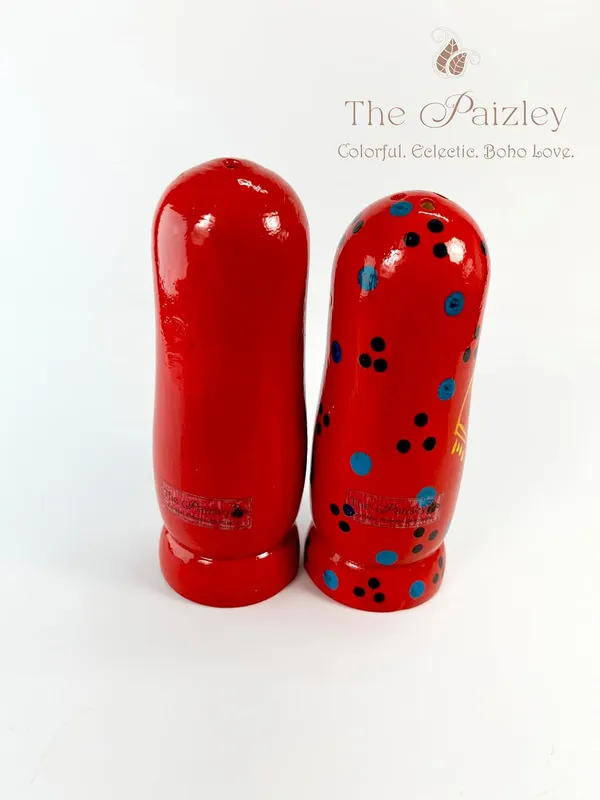 Handcrafted_Wooden_Salt_And_Pepper_Shaker_Set_Salt_And_Pepper_Container_For_Dining_Table_Kitchen_Red_Color_With_Folk_Art_Design