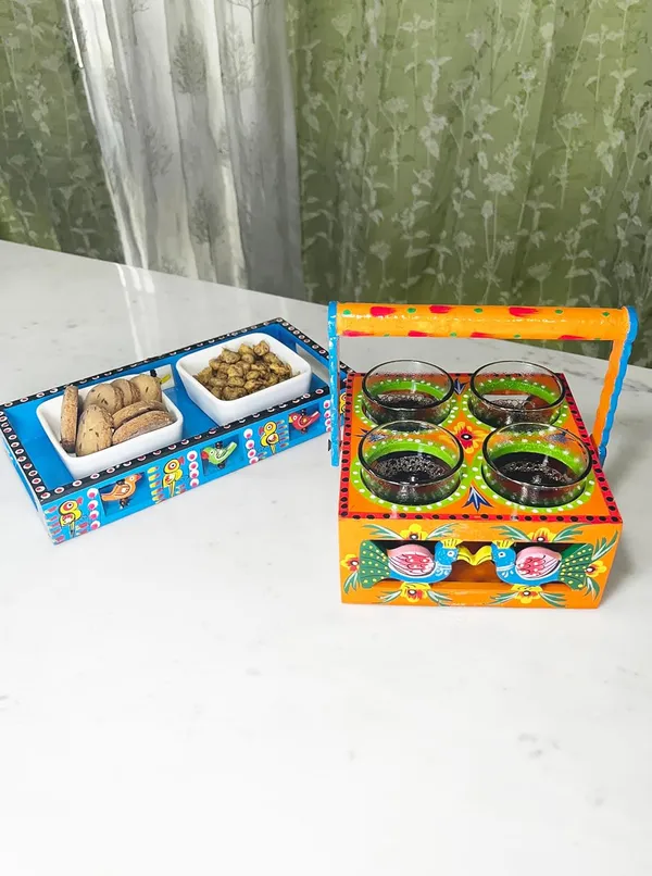 Handpainted_Wooden_Tea_Glass_Holder_For_4_Glasses_Tea_Basket_Or_Server_Cutting_Chai_Server