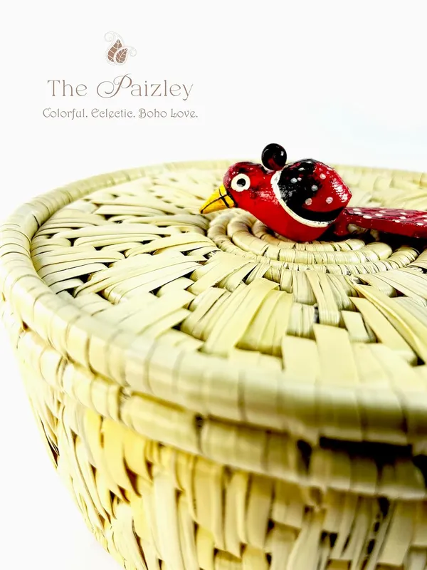 Handwoven_Moonj_Grass_Storage_Basket_With_Bird_Lid_Sustainable_Woven_Design_Natural_Beige_Boho_Home_Decor