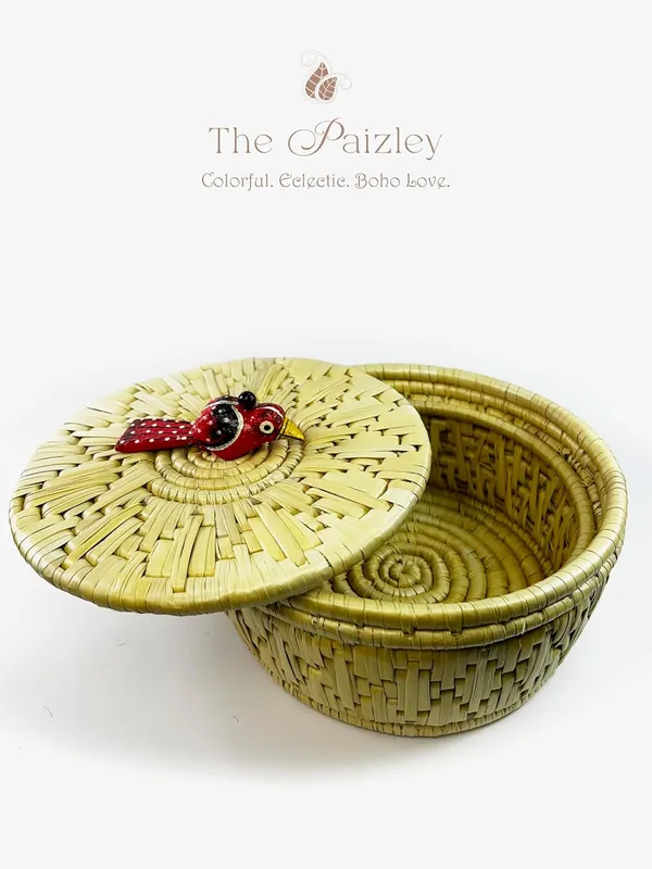 Handwoven_Moonj_Grass_Storage_Basket_With_Bird_Lid_Sustainable_Woven_Design_Natural_Beige_Boho_Home_Decor