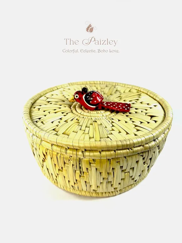 Handwoven_Moonj_Grass_Storage_Basket_With_Bird_Lid_Sustainable_Woven_Design_Natural_Beige_Boho_Home_Decor