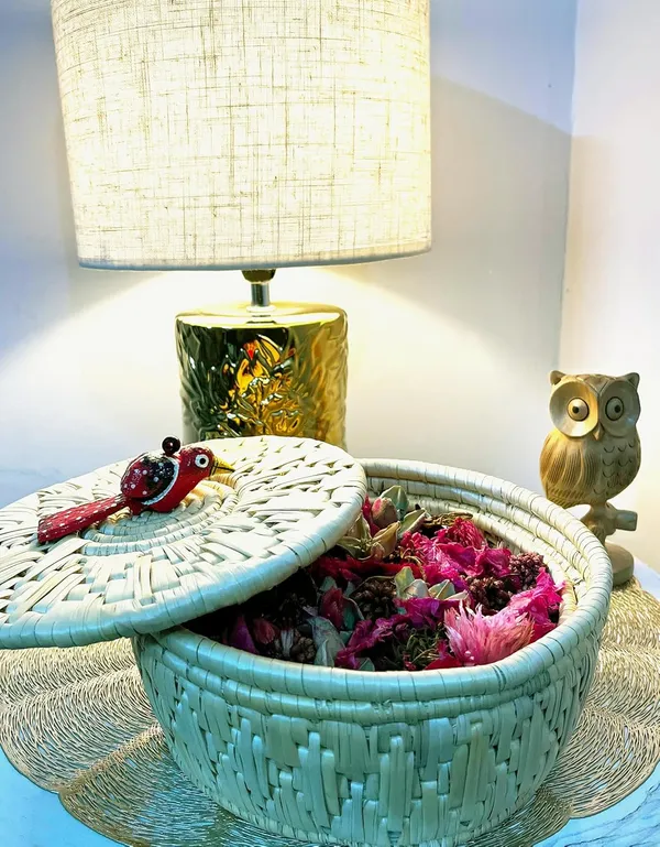 Handwoven_Moonj_Grass_Storage_Basket_With_Bird_Lid_Sustainable_Woven_Design_Natural_Beige_Boho_Home_Decor