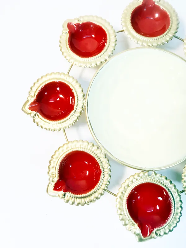 Round_medium_Urli_with_8_Diya_Tealight_Holder,_Glossy_Painted_Red,_Gold