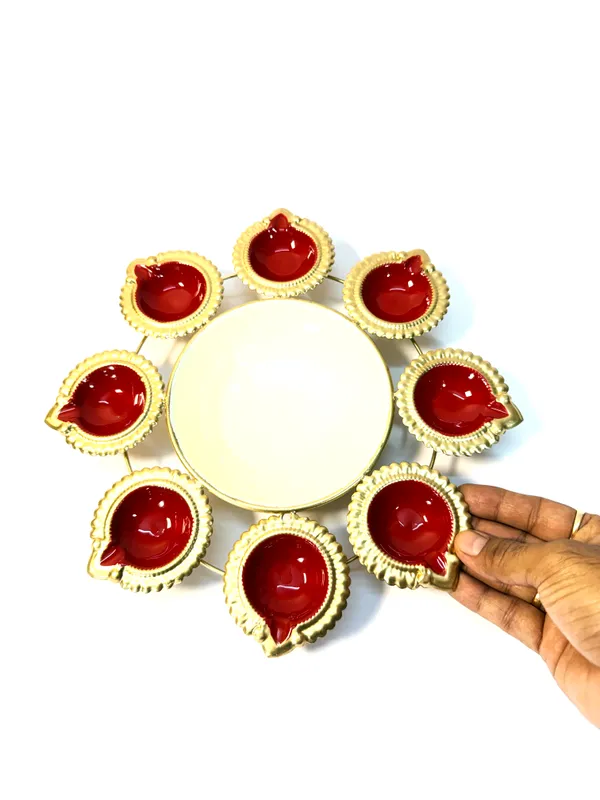 Round_medium_Urli_with_8_Diya_Tealight_Holder,_Glossy_Painted_Red,_Gold