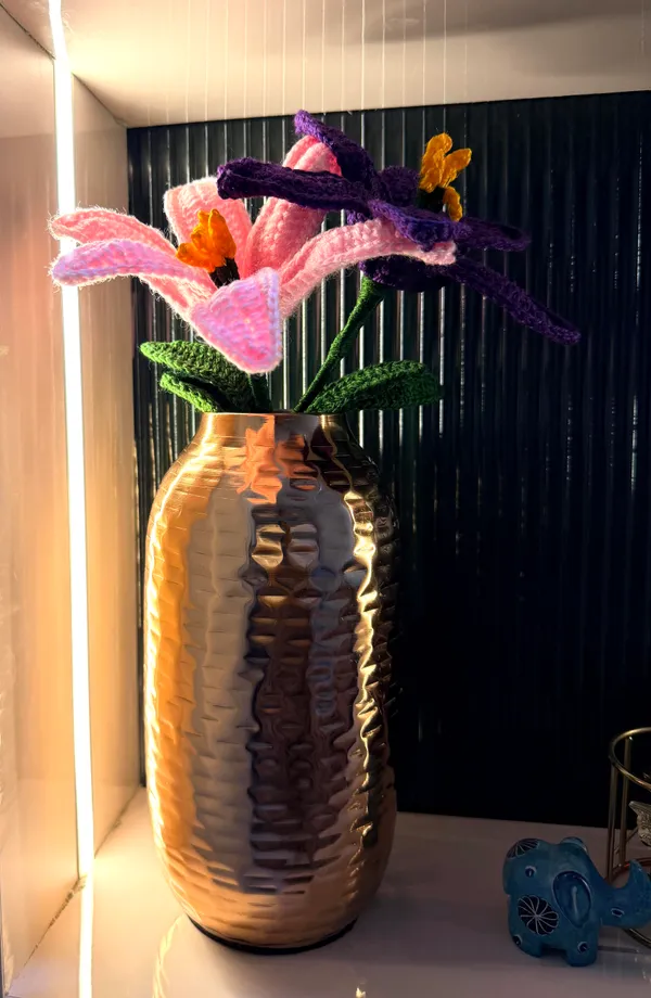 The_Paizley_Handmade_Crochet_Pink_Lily_Flower_for_Home_Decor_and_Gifting_|__Hand_Crochet_Lily_with_stem_&_leaves_|_Reusable_Decorative_Flower_for_Living_Room,_Bedroom,_Desk,_Gifting_&_Special_Occasions