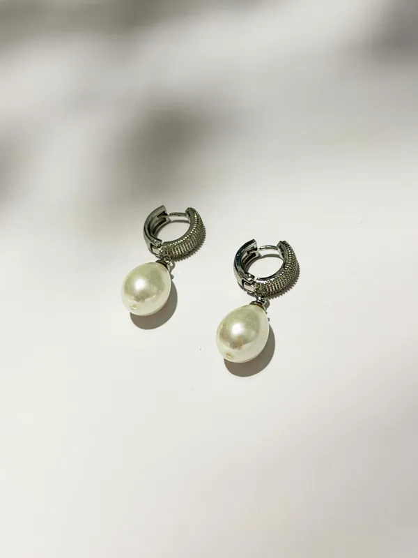 The_Paizley_Moonlight_Pearl_Drop_–_Silver_Luxe_Earrings