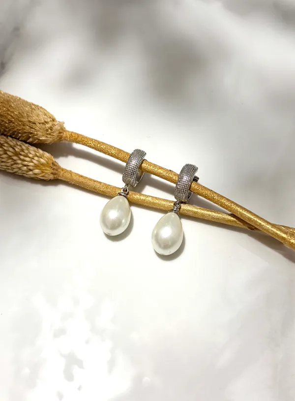 The_Paizley_Moonlight_Pearl_Drop_–_Silver_Luxe_Earrings