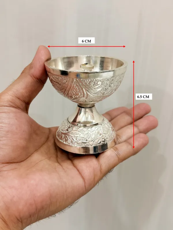 The__Paizley_German_Silver_Plated_Pooja_Thali_Set_of_7_pcs_with_10_Inch_Plate_&_Velvet_Gift_Box_|_Traditional_Pooja_Set_for_Home_Mandir,_Diwali,_Wedding,_Ganpati_&_Festive_Gifting_for_Special_Occasions