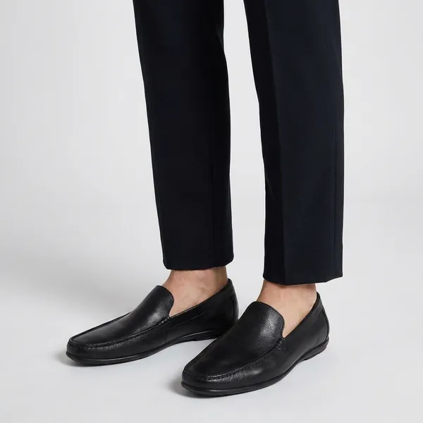 Black_Leather_Round_Front-No_Lace_Shoes
