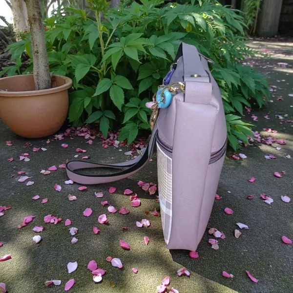 Pink_PU_Sling_Bag_For_Women