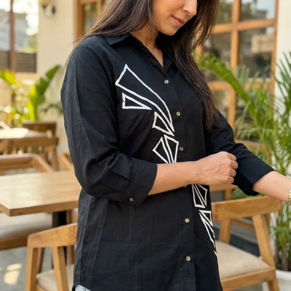 Black_cotton_Graphic_Print_Shirt_For_Women