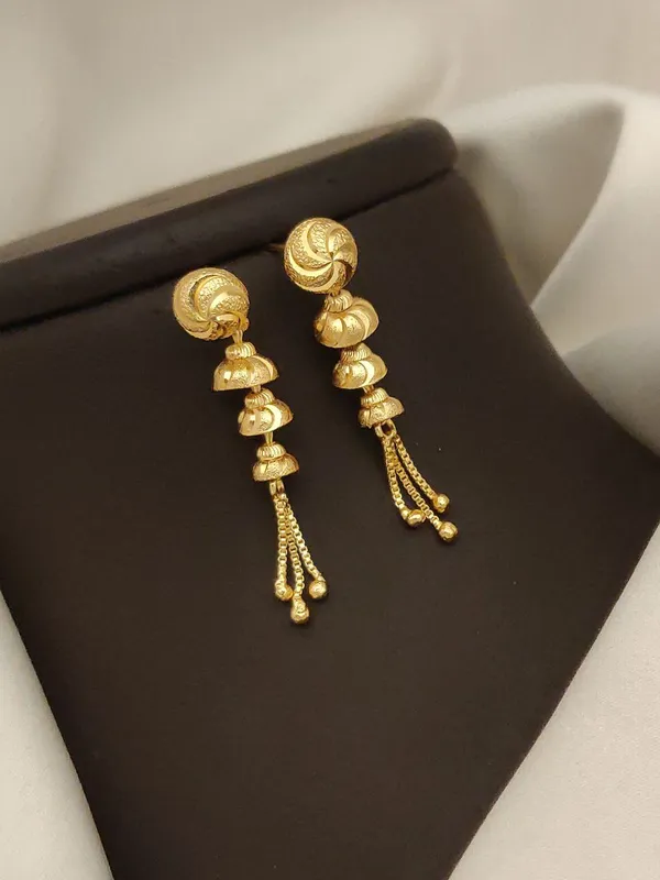 Traditional_Golden_Jhumka_Earrings_with_Tassel_Design