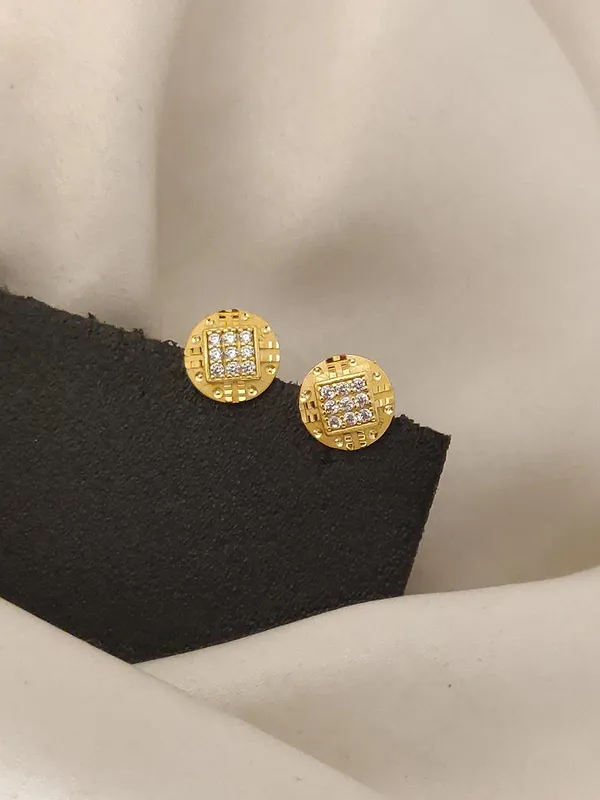 Elegant_Gold-Plated_Square_Stud_Earrings_with_Crystal_Detailing