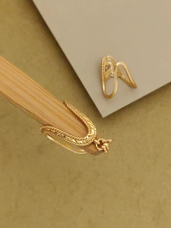 Gold-Toned_Twisted_Ring_Set_with_Crystal_Embellishments