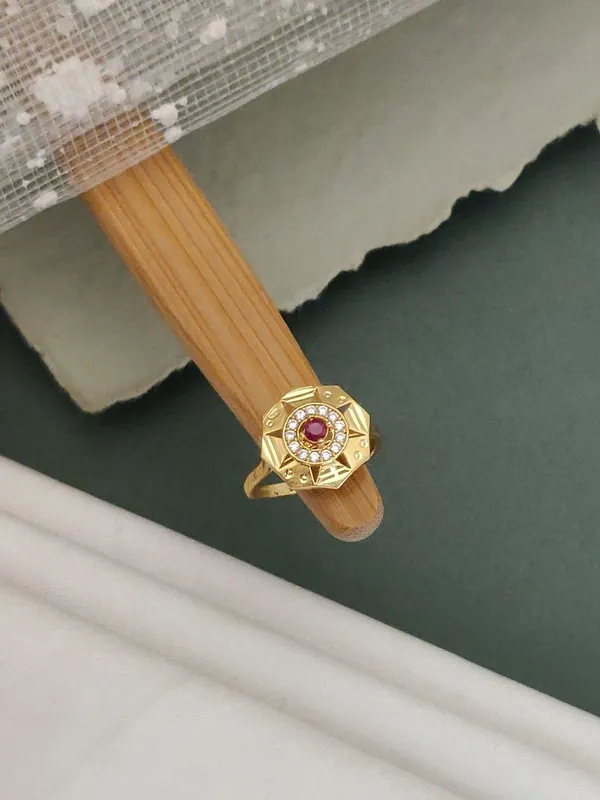Vintage_Gold_Ring_with_Ruby_and_Diamond_Accents