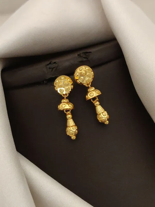 Traditional_Gold-Plated_Jhumka_Earrings_with_Ornate_Drop_Design