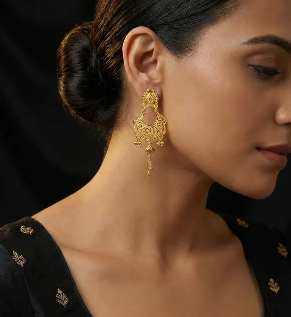 Traditional_Gold_Plated_Latkan_Earrings_For_Women_Girls_Latest_Fancy_Drop_Earrings_With_Chain_Design_Ethnic_Party_Wear_Jewelry