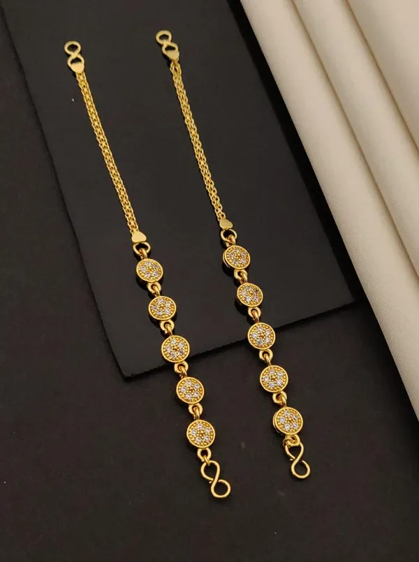 Gold-Plated_Chain_Bracelet_with_Sparkling_Crystal_Disc_Charms
